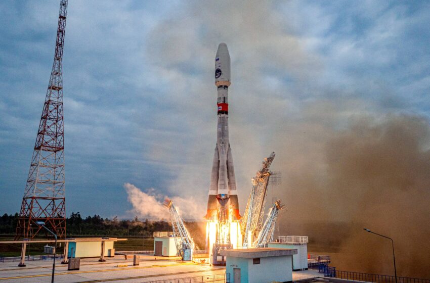  Rusia envía una sonda al espacio para llegar al polo sur de la Luna antes que EEUU