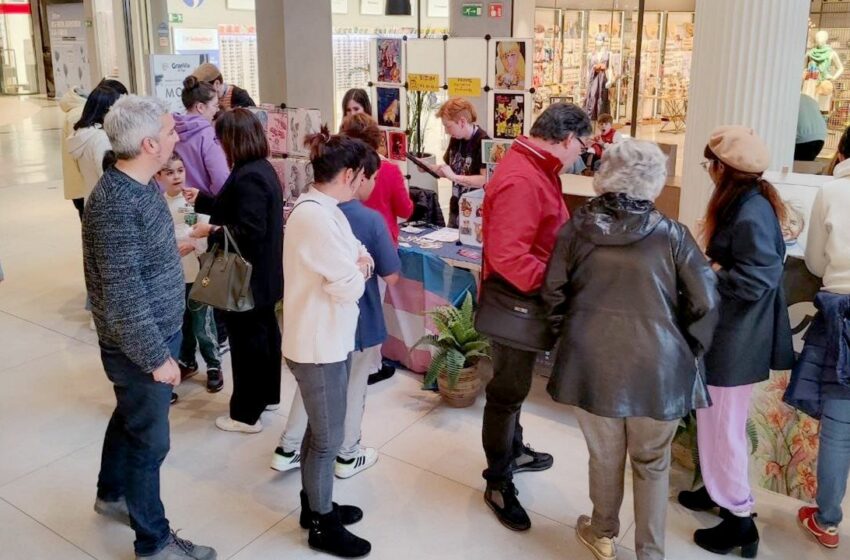  Catorce artistas participan en el Mercado Mona de Arte