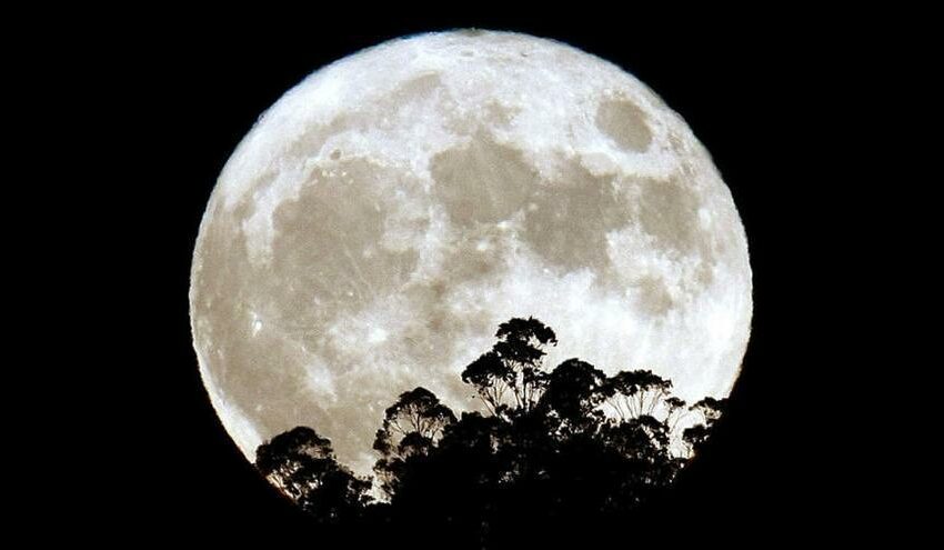  Una superluna azul para despedir agosto