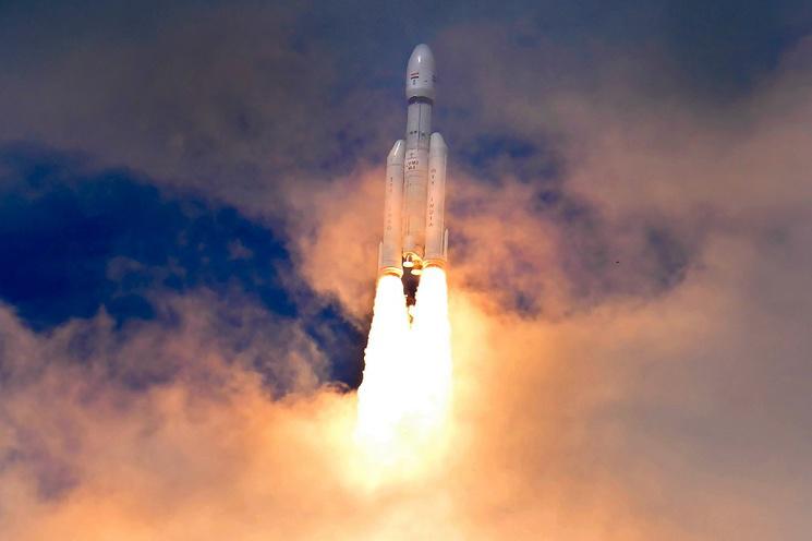  Misión espacial no tripulada de India entra en órbita lunar
