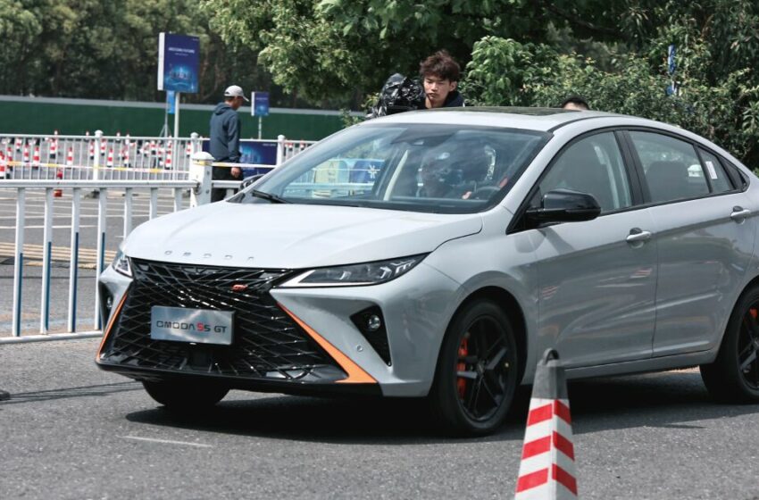 Omoda va por los clientes de Nissan Sentra SR y Kia Forte GT con su sedán O5 GT