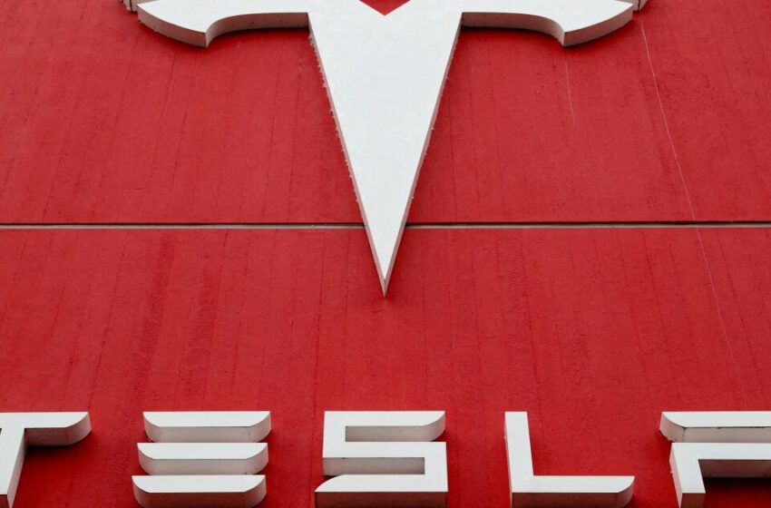  Las acciones de Tesla caen 4% ante dudas sobre el cambio de director financiero