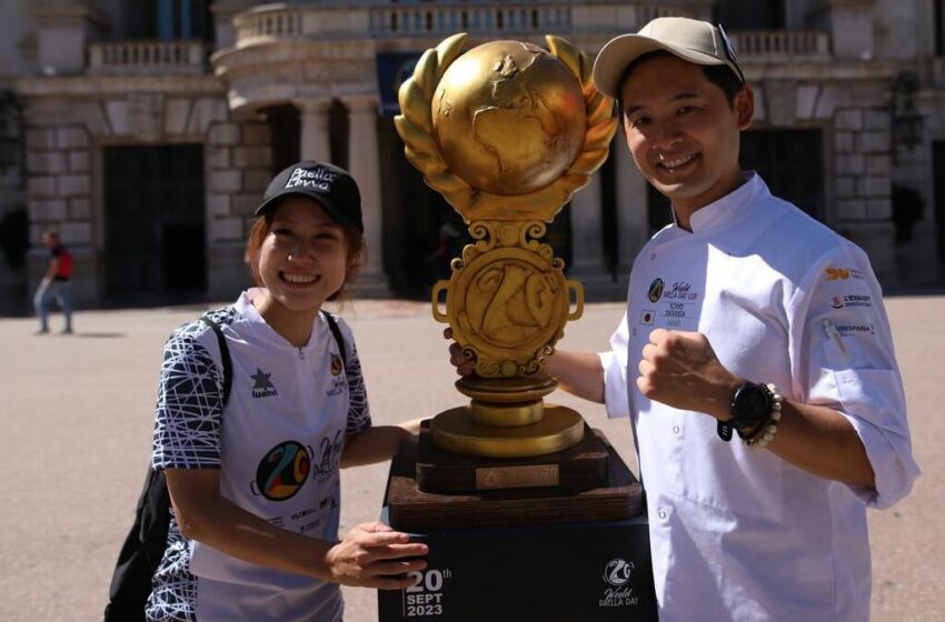  Un cocinero japonés gana el concurso de paella del World Paella Day en Valencia