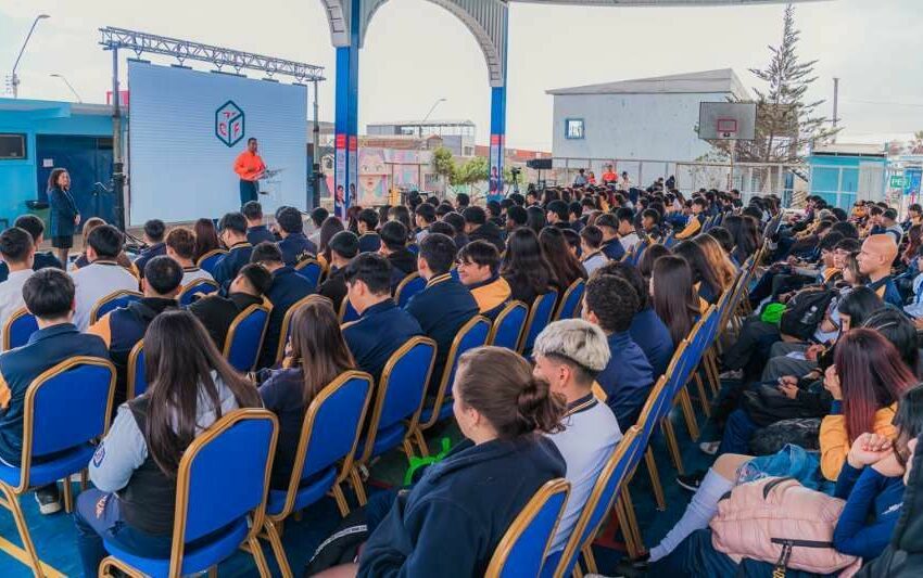  Estudiantes de Antofagasta participaron en charlas sobre programación y minería autónoma