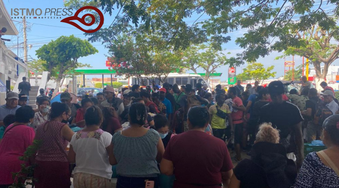  Donan alimentos y ropa a cientos de migrantes varados en Juchitán, Oaxaca – Istmo Press