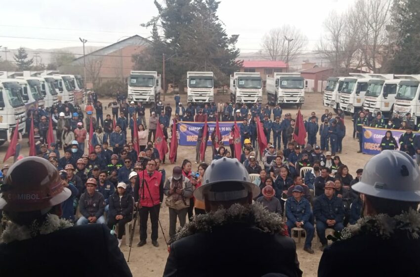  Ministerio de Minería entrega volquetas y maquinaria para la conservación del Cerro Rico