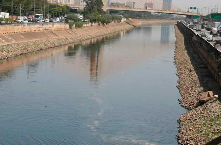  La mancha de contaminación de un río que atraviesa São Paulo casi se duplica en dos años