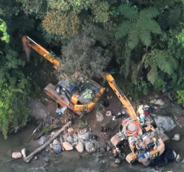  Seis retroexcavadoras destruidas tras operativo anti minería ilegal en Zamora – Ecuavisa