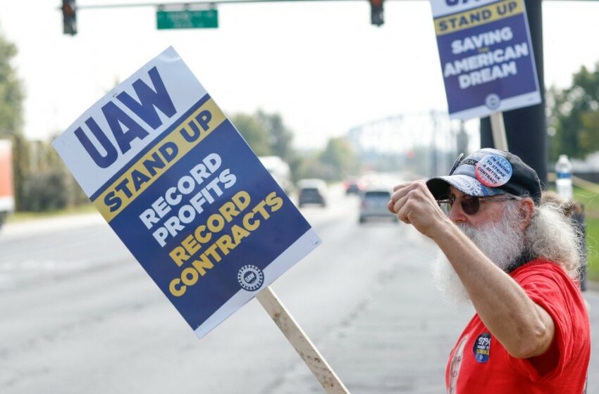  UAW amplía huelga automotriz a un total de 25600 trabajadores