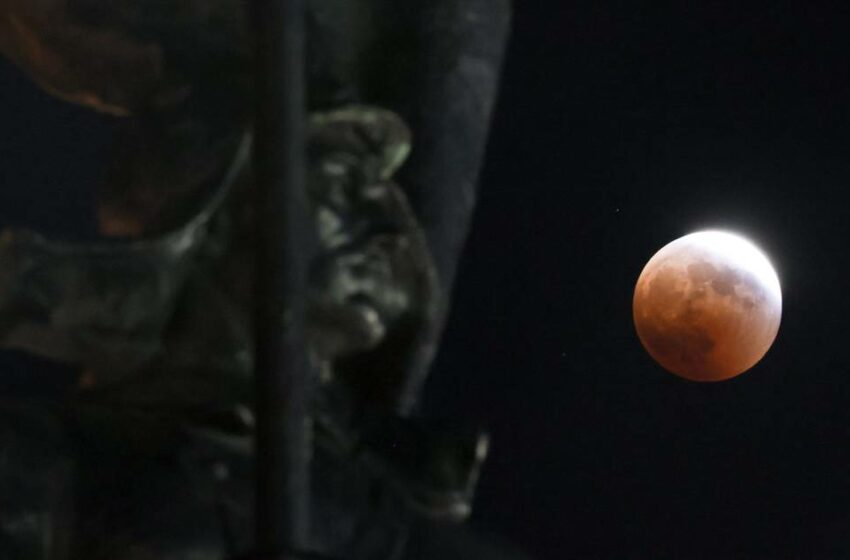  Este 2023, la Luna de Cazador viene acompañada de un eclipse lunar parcial