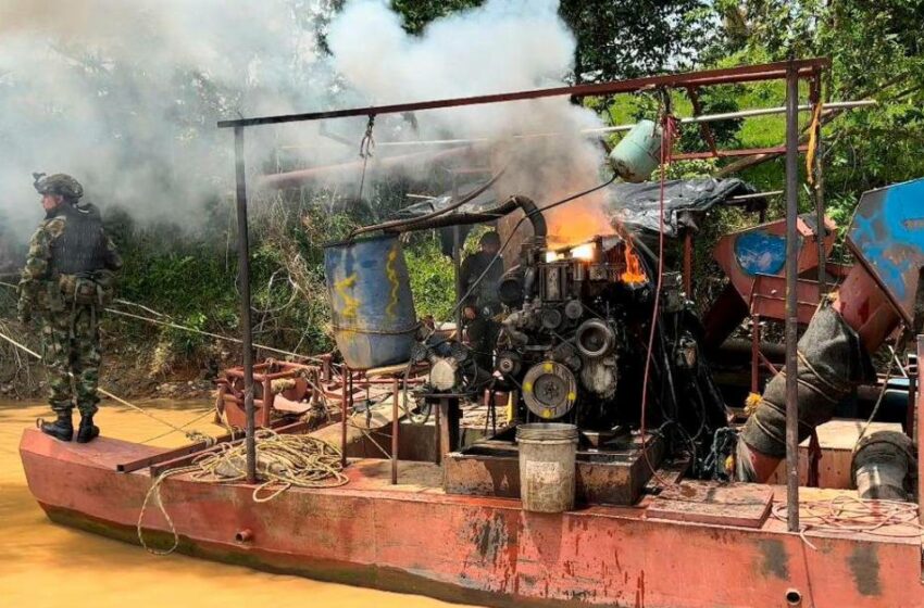  Ejército destruye siete dragas mineras en el Bajo Cauca – El Colombiano