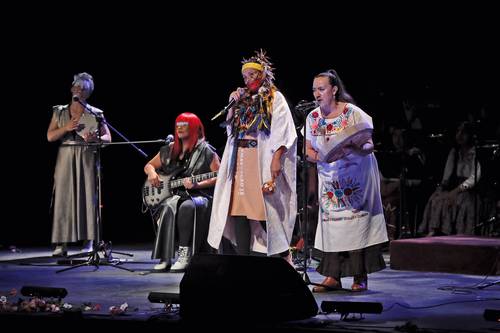  Artistas dieron en el Teatro de la Ciudad un concierto ecológico, intercultural y feminista