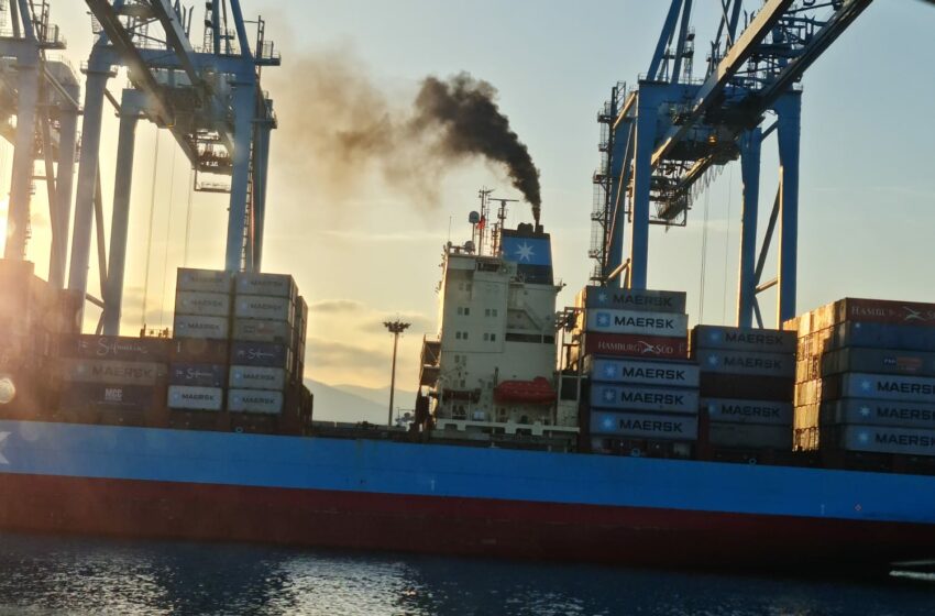  Y el trabajo de los prácticos del puerto de Algeciras, en la lucha contra la contaminación