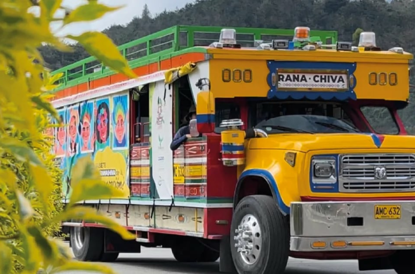  Así se ve la “chiva” que no es rumbera: se trata de una escuela ambiental que recorre toda Colombia