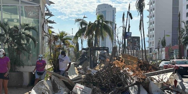  Claman ayuda en Acapulco, pero el Gobierno termina emergencia