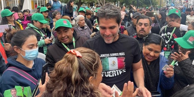  Eduardo Verástegui denuncia "rasuramiento de firmas"