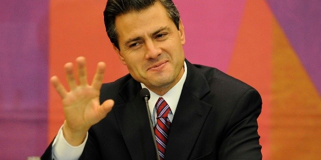  ¿Lo recuerdas? Así fue la vez que Peña Nieto se hizo "bolas" en la FIL (VIDEO)