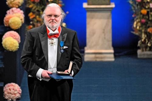 Jon Fosse recibió en Estocolmo la presea del Nobel “por dar voz a lo indecible”