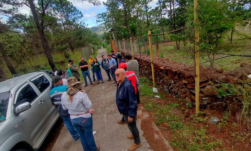  Fiscales del Medio Ambiente inspeccionan residencial en aldea de Zambrano