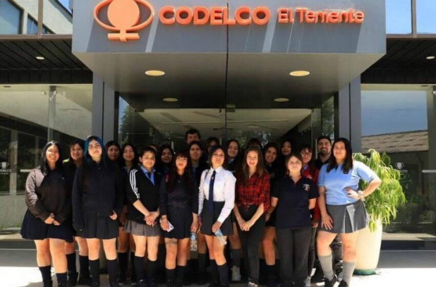  Alumnas de liceos técnicos de O'Higgins participan en programa de minería de El Teniente