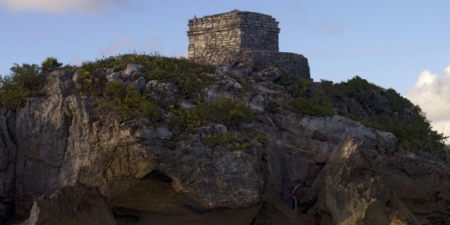  Localizan restos humanos y ofrendas mayas en una cueva en Tulum