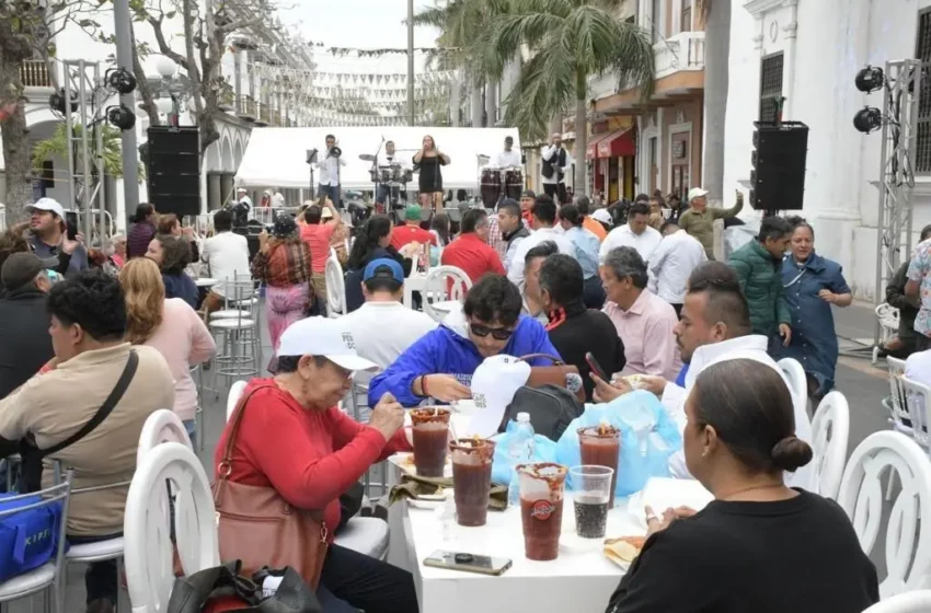  ¿Lluvia afectó feria gastronómica en Veracruz? Esto señalan pescadores – XEU