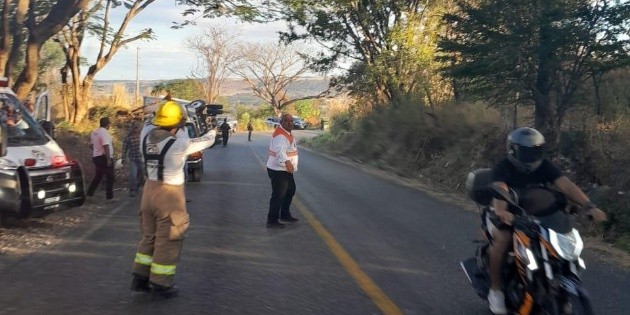  INM auxilia a 23 personas migrantes tras volcadura en Chiapas