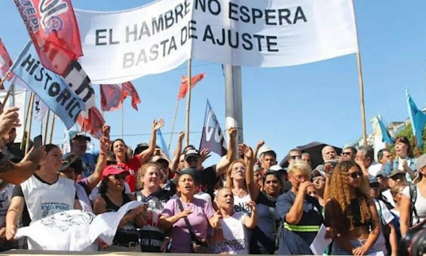  Argentinos protestan por falta de alimentos en comedores comunitarios – Línea Directa