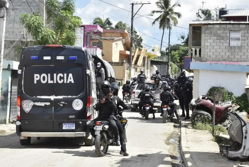  Autoridades policiales, Aduanas y del MP ocupan 12 pistolas, municiones y otros pertrechos en Navarrete y SFM.