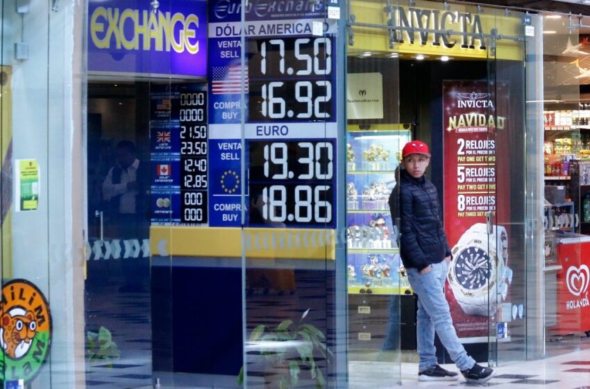  Peso se aprecia 0.34 por ciento y cierra en 17.04 unidades por dólar