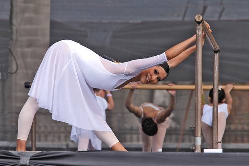  Elisa Carrillo dio una “inolvidable” clase en el Zócalo  a miles de bailarines
