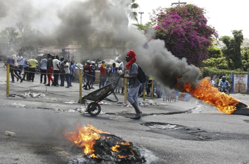  Grupos atacan estaciones de policía en Haití; líderes caribeños llaman a reunión de emergencia