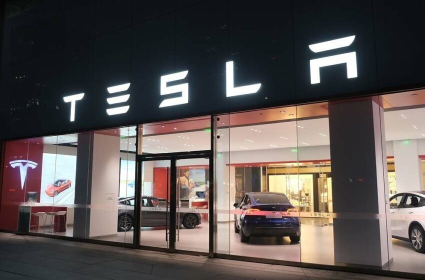  Así ha pasado Tesla de la euforia a la crisis: podría perder todo lo ganado en 2023