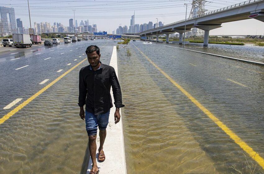  Los Emiratos Árabes Unidos luchan por recuperarse de unas inundaciones sin precedentes