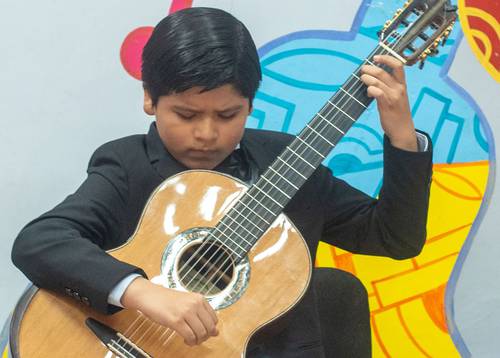  Bastián Rosales, niño prodigio de la guitarra, se presenta hoy en el Cenart