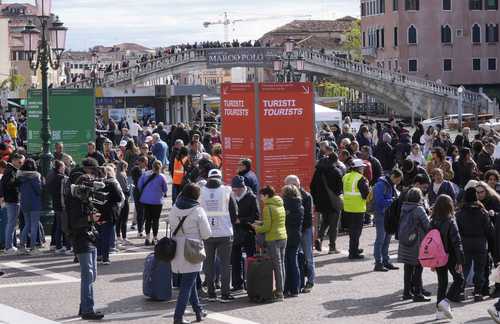  Venecia: empieza cobro de ingreso a turistas en medio de protestas