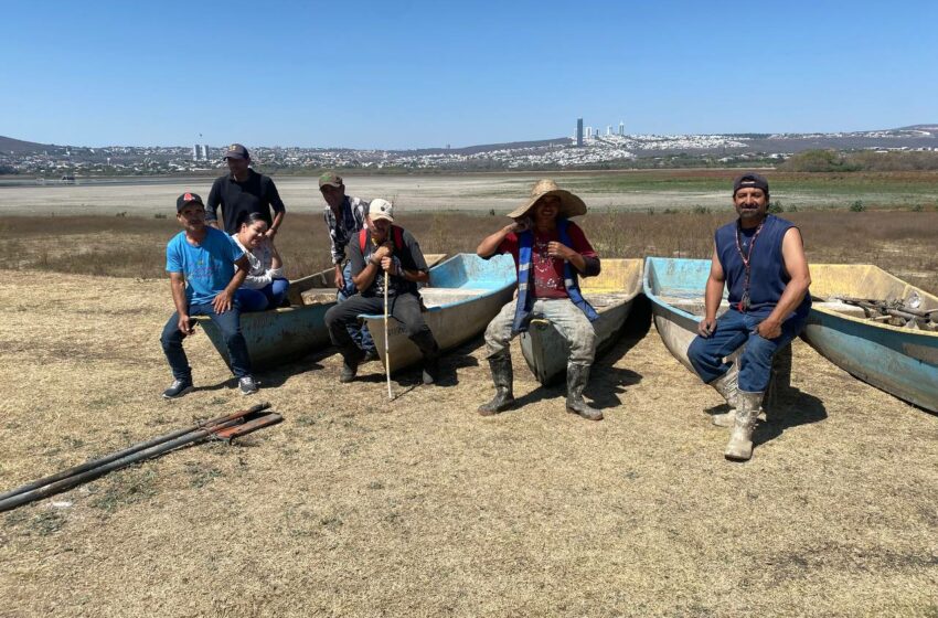  Gobierno Municipal apoyó a pescadores de la Presa El Palote con equipamiento