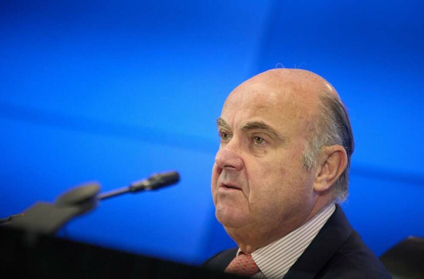  De Guindos aboga por las fusiones bancarias transfronterizas en plena opa de BBVA y Sabadell