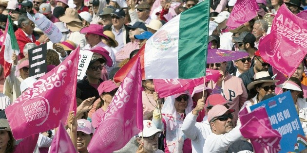  Consejera presidenta del INE pide a “Marea Rosa” no utilizar ese color