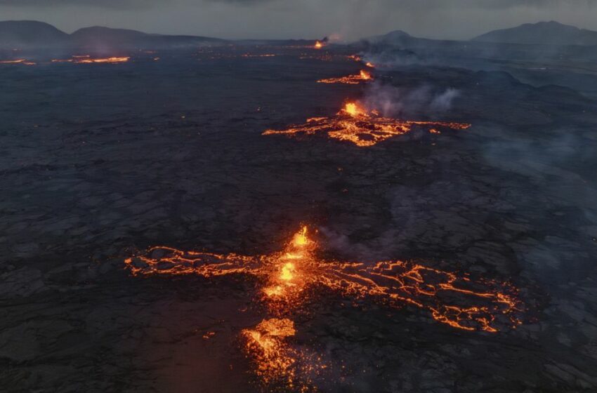  Sigue la alerta roja en Grindavík por los gases venenosos del volcán de Islandia