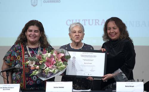  Otorgan a Berta Hiriart el Premio de Dramaturgia Juan Ruiz de Alarcón