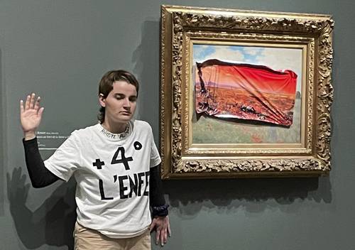  Detienen a activista por pegar cartel sobre un Monet