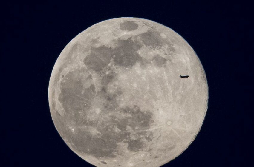  La Tierra pone sus ojos en la Luna