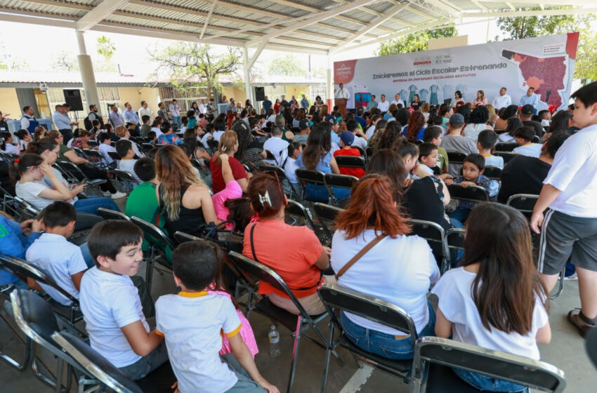  Entrega SEC Sonora los primeros paquetes de uniformes escolares gratuitos en Hermosillo