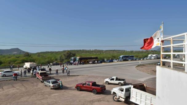  Bloquean yaquis carretera federal en Sonora – Diario del Yaqui