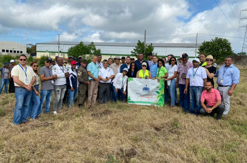  Dirección Provincial Medio Ambiente realiza jornada de reforestación Canabacoa