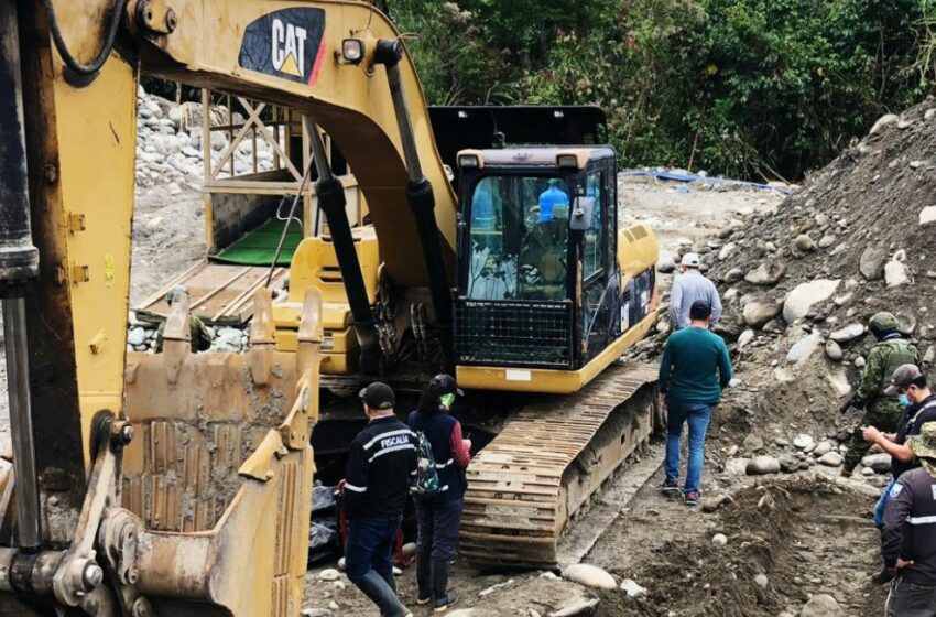  La existencia de la minería ilegal responde a una "complicidad" de autoridades locales …