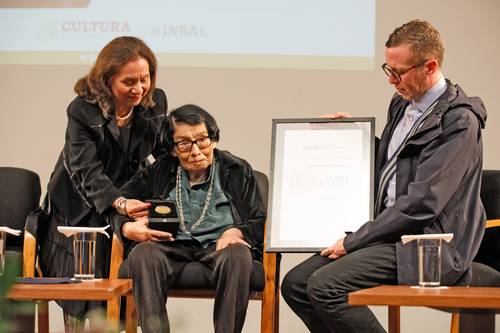  Por esculpir forma y sueño, María Lagunes recibió la Medalla de Oro Bellas Artes