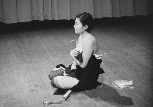  Muestra de Yoko Ono en la Tate Modern revela el enfoque radical del arte y el lenguaje