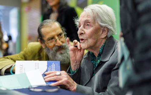  “Me llevo más o menos bien con la poesía, pero la prosa lo es todo”